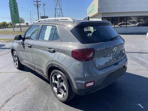 2021 Hyundai VENUE SEL