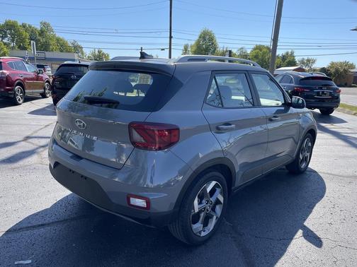 2021 Hyundai VENUE SEL