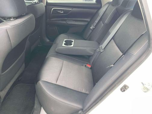 Pearl White 2017 Nissan Altima 2.5 SR