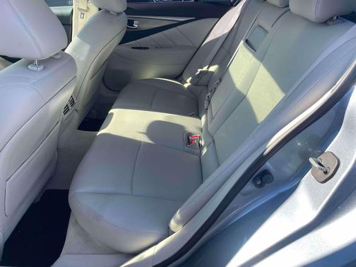 2015 INFINITI Q50 Premium