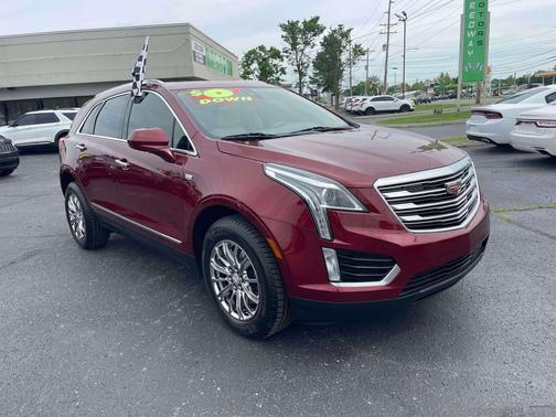 RED 2017 Cadillac XT5 Luxury