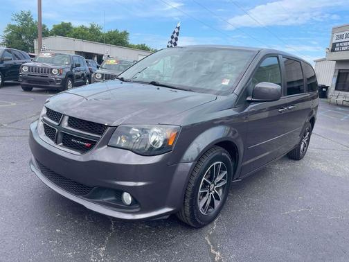 Granite Pearlcoat 2017 Dodge Grand Caravan GT