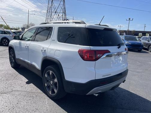 Summit White 2017 GMC Acadia SLT-2