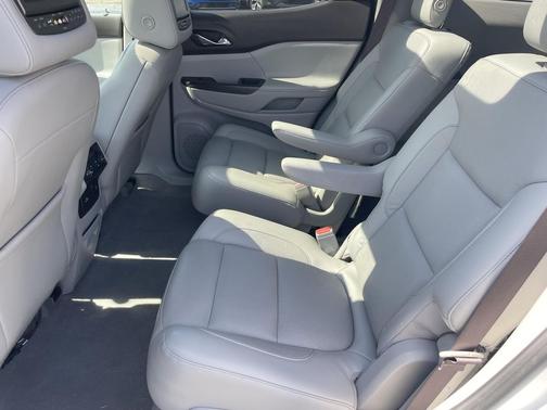 Summit White 2017 GMC Acadia SLT-2