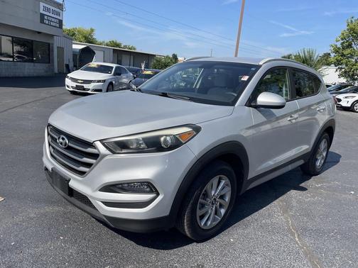 2017 Hyundai TUCSON SE