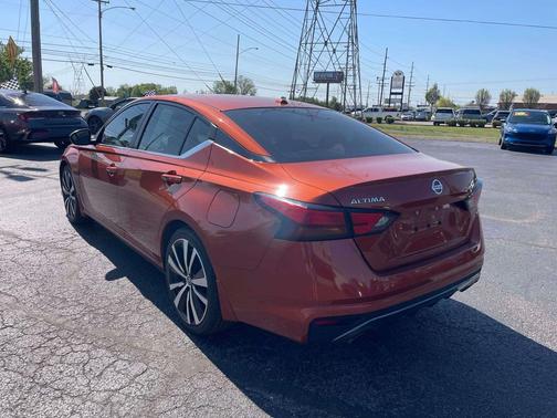 Sunset Drift Chromaflair 2021 Nissan Altima SR FWD