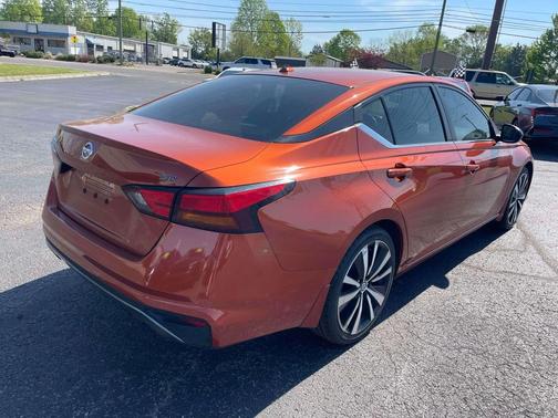Sunset Drift Chromaflair 2021 Nissan Altima SR FWD