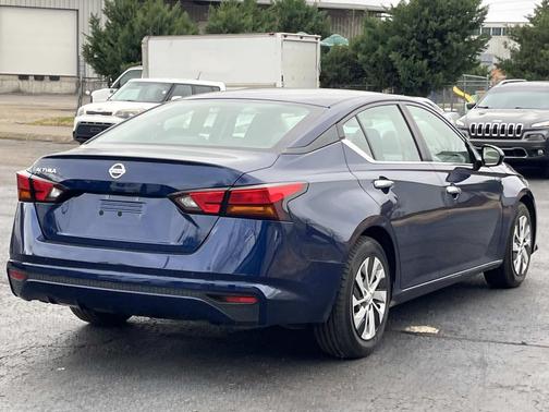 2022 Nissan Altima S FWD