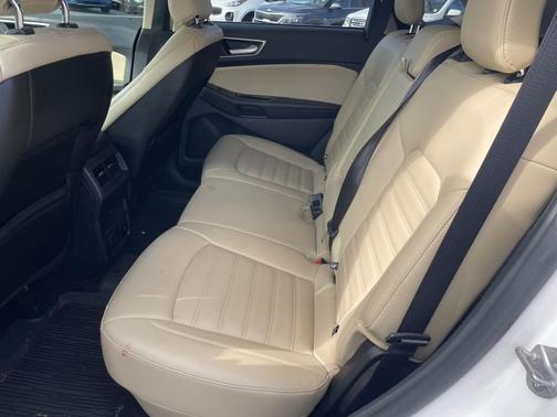 Oxford White 2019 Ford Edge SEL