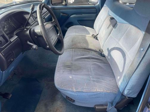 1996 Ford F-150 Reg Cab 133.0'' WB