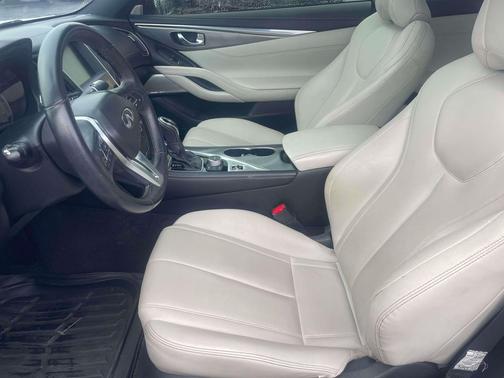 2017 INFINITI Q60 2.0t Premium