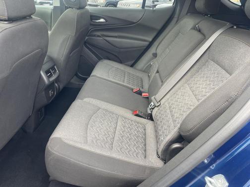 Blue Glow Metallic 2022 Chevrolet Equinox 1LT