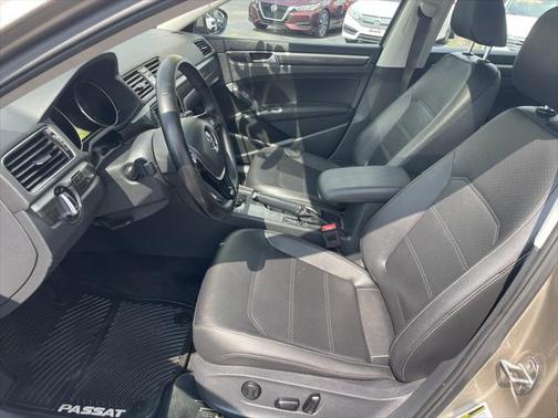 2016 Volkswagen Passat 1.8T SE