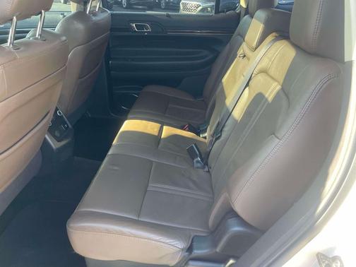 2017 Lincoln MKT Elite