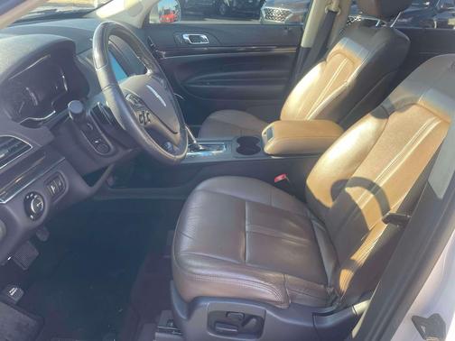 2017 Lincoln MKT Elite