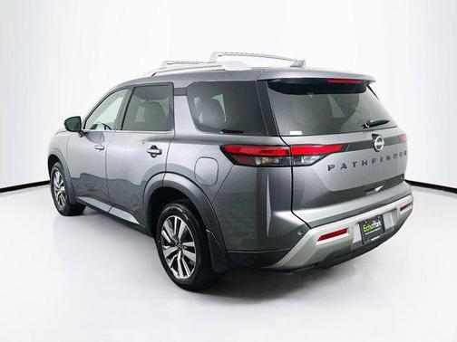 2023 Nissan Pathfinder SL FWD
