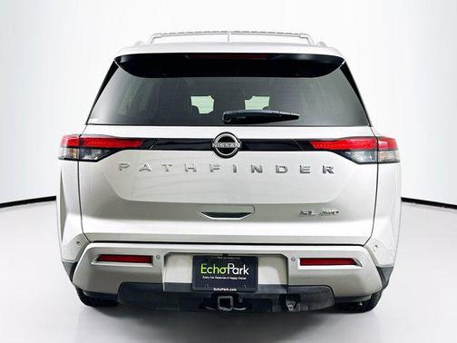 2022 Nissan Pathfinder SL 4WD