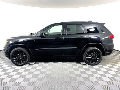 Photo 5 of 35 of 2020 Jeep Grand Cherokee Altitude