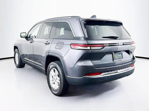 2022 Jeep Grand Cherokee Laredo