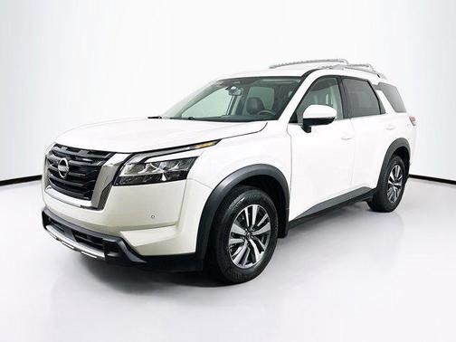Pearl White Tricoat 2024 Nissan Pathfinder SL FWD