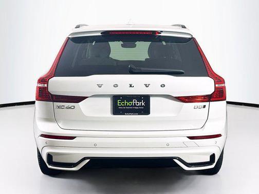 2023 Volvo XC60 B5 Plus Dark Theme