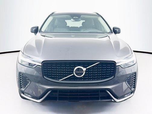 2023 Volvo XC60 B5 Ultimate Dark Theme