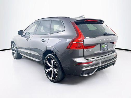 2023 Volvo XC60 B5 Ultimate Dark Theme