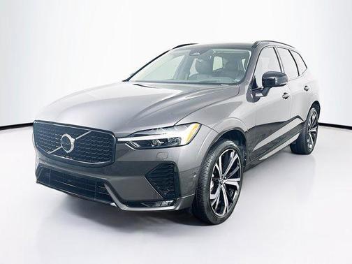 2023 Volvo XC60 B5 Ultimate Dark Theme