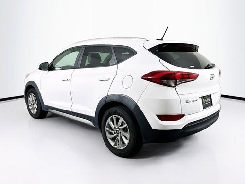 Dazzling White 2017 Hyundai TUCSON SE