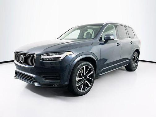 2022 Volvo XC90 T6 Momentum