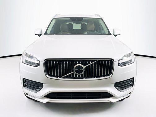 2020 Volvo XC90 T6 Momentum
