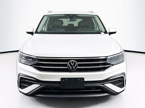 Opal White Pearl 2023 Volkswagen Tiguan 2.0T SE 4MOTION