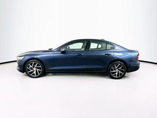 2020 Volvo S60 T6 Momentum