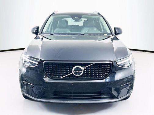 2024 Volvo XC40 B5 Plus Dark Theme