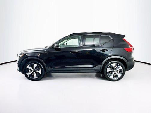 2024 Volvo XC40 B5 Plus Dark Theme