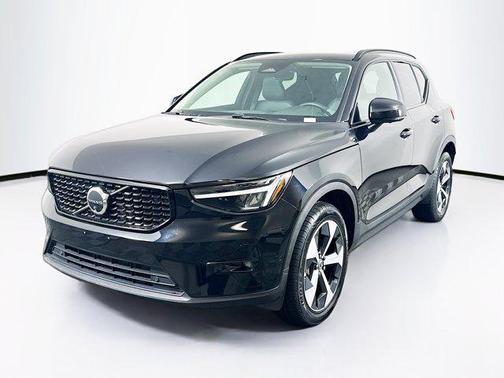 2024 Volvo XC40 B5 Plus Dark Theme