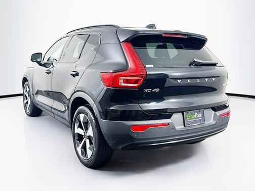2024 Volvo XC40 B5 Plus Dark Theme