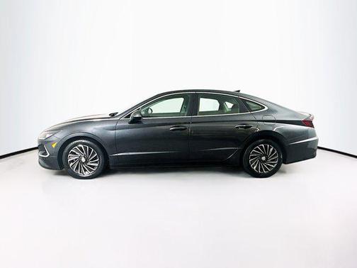 2022 Hyundai SONATA Hybrid SE