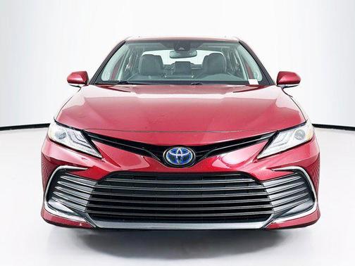 2022 Toyota Camry Hybrid XLE