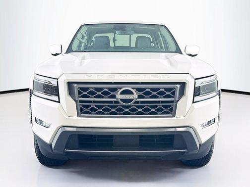 2024 Nissan Frontier SL
