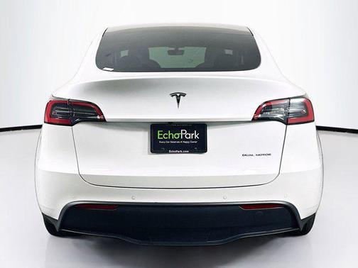 2022 Tesla Model Y Long Range Dual Motor All-Wheel Drive