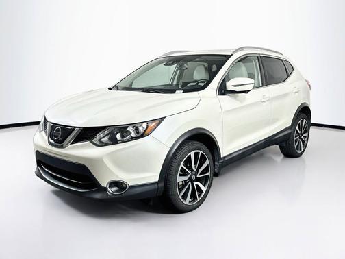 Pearl White Tricoat 2019 Nissan Rogue Sport SL