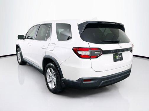2023 Honda Pilot 2WD LX