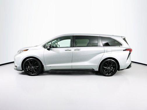 2021 Toyota Sienna XSE 7 Passenger