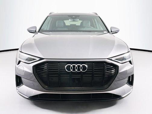 2022 Audi e-tron Premium