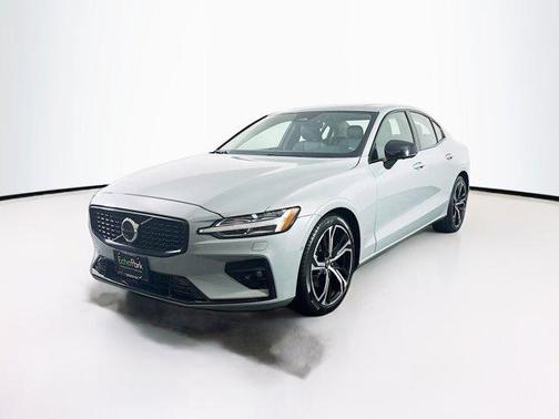 2024 Volvo S60 B5 Plus Dark Theme