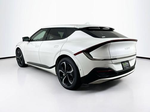 Snow White Pearl 2023 Kia EV6 GT-Line
