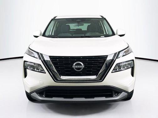 Pearl White Tricoat 2023 Nissan Rogue SV