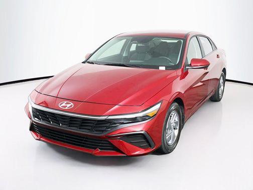 2024 Hyundai ELANTRA SE