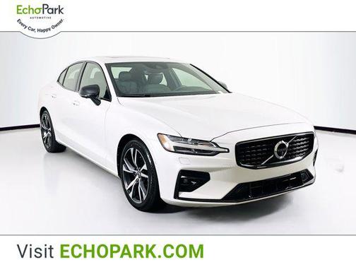 2022 Volvo S60 T5 R-Design